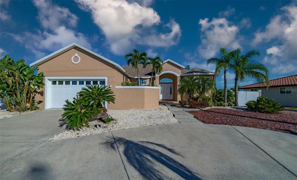 803 FLAMINGO DRIVE APOLLO BEACH, FL 33572