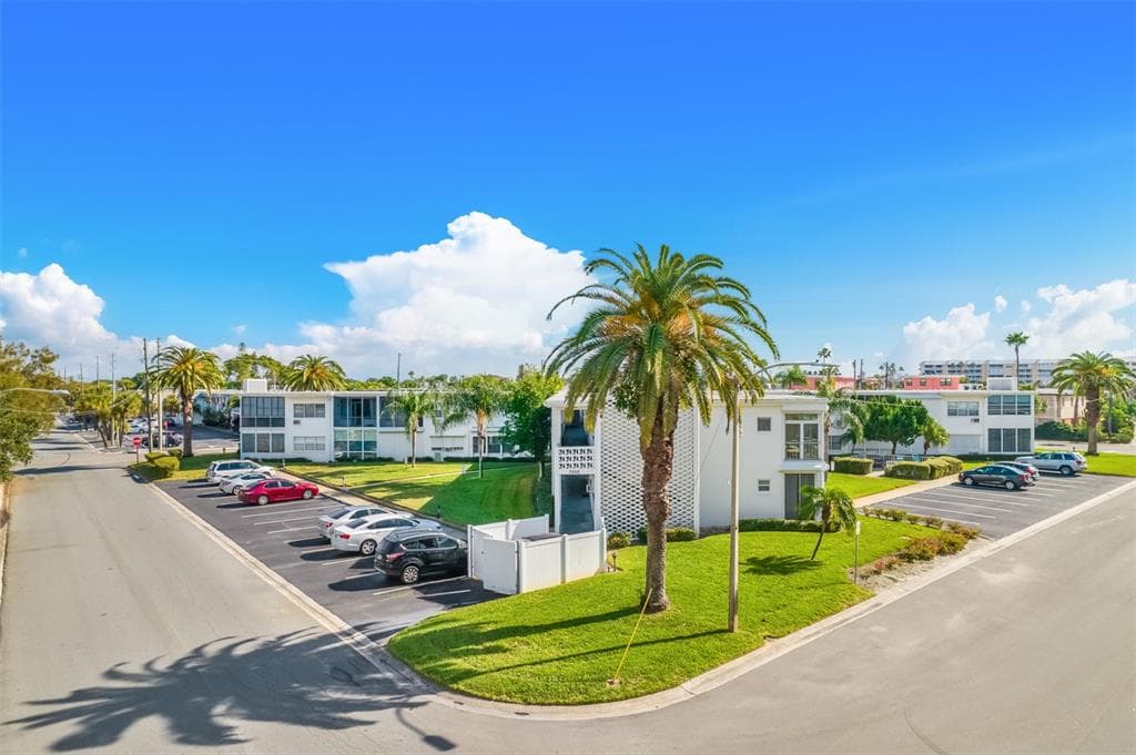 7050 SUNSET WAY UNIT 3 ST PETE BEACH, FL 33706