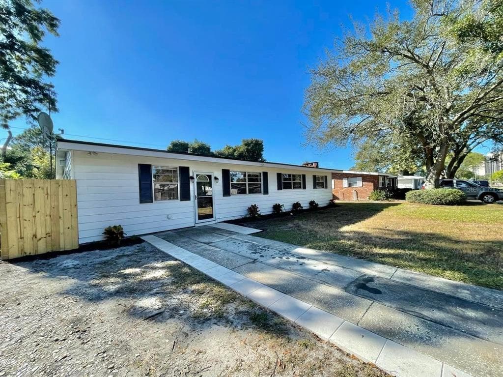 4704 W TRILBY AVENUE TAMPA, FL 33616