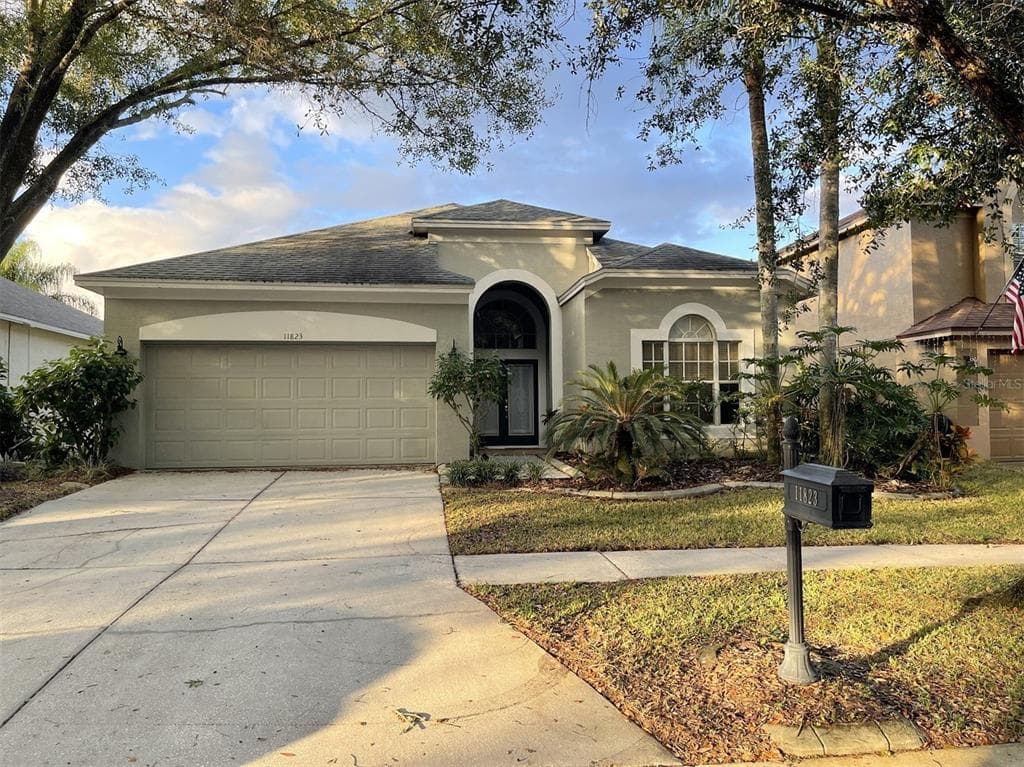 11823 EASTHAMPTON DRIVE TAMPA, FL 33626