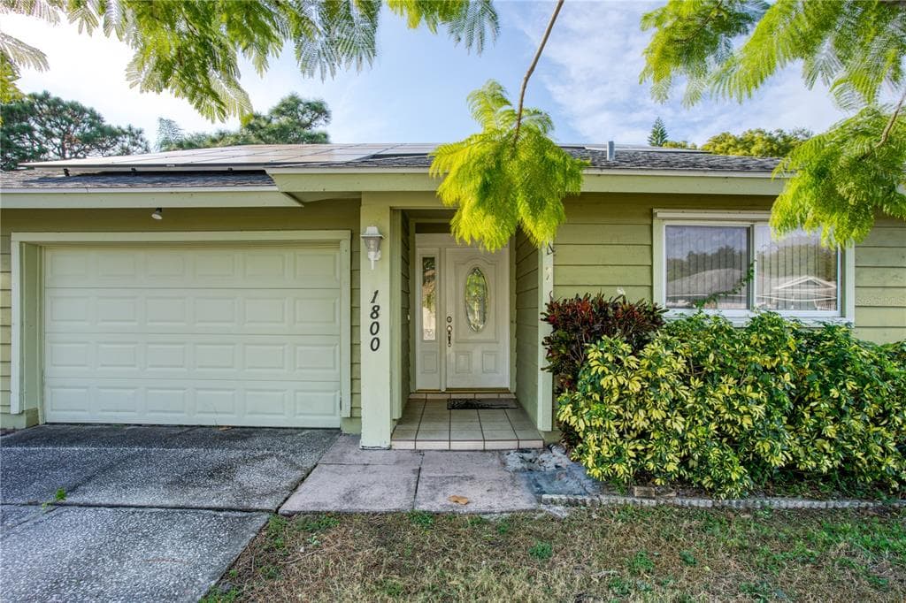 1800 WHISPERING DRIVE W LARGO, FL 33771