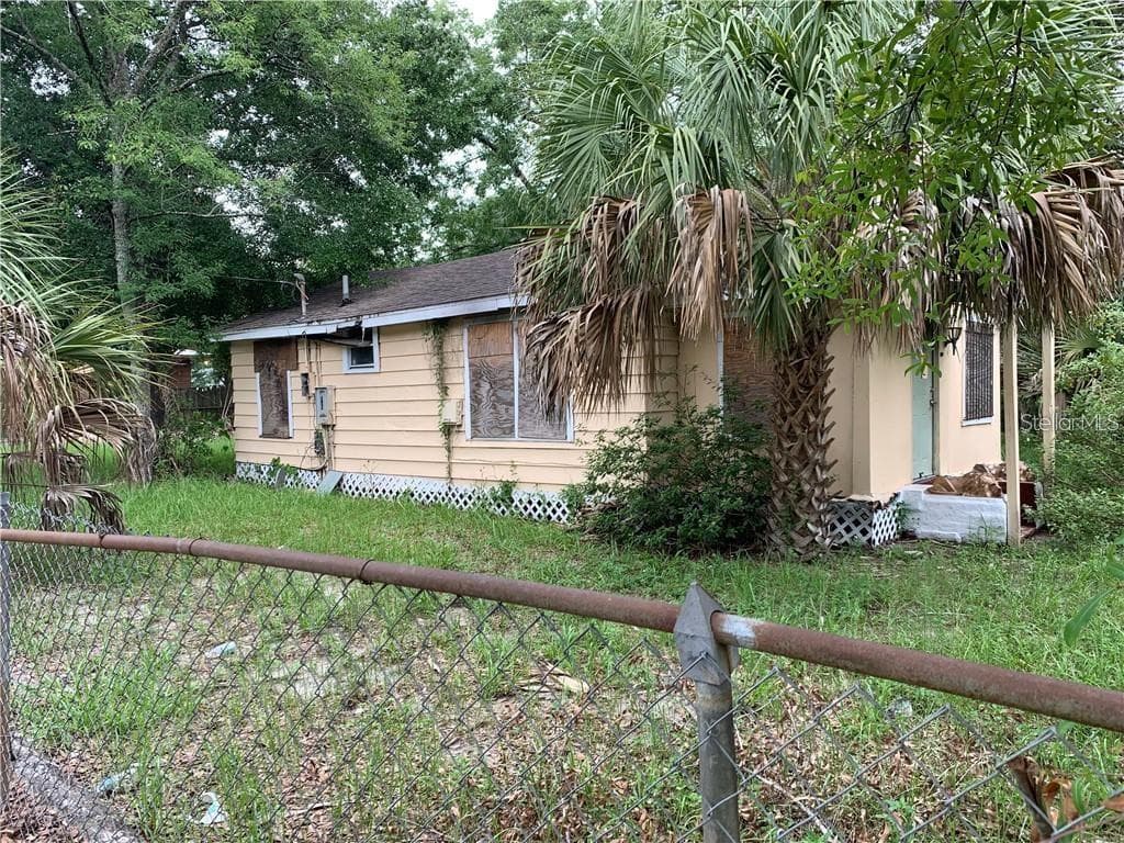 8317 N BROOKS STREET TAMPA, FL 33604