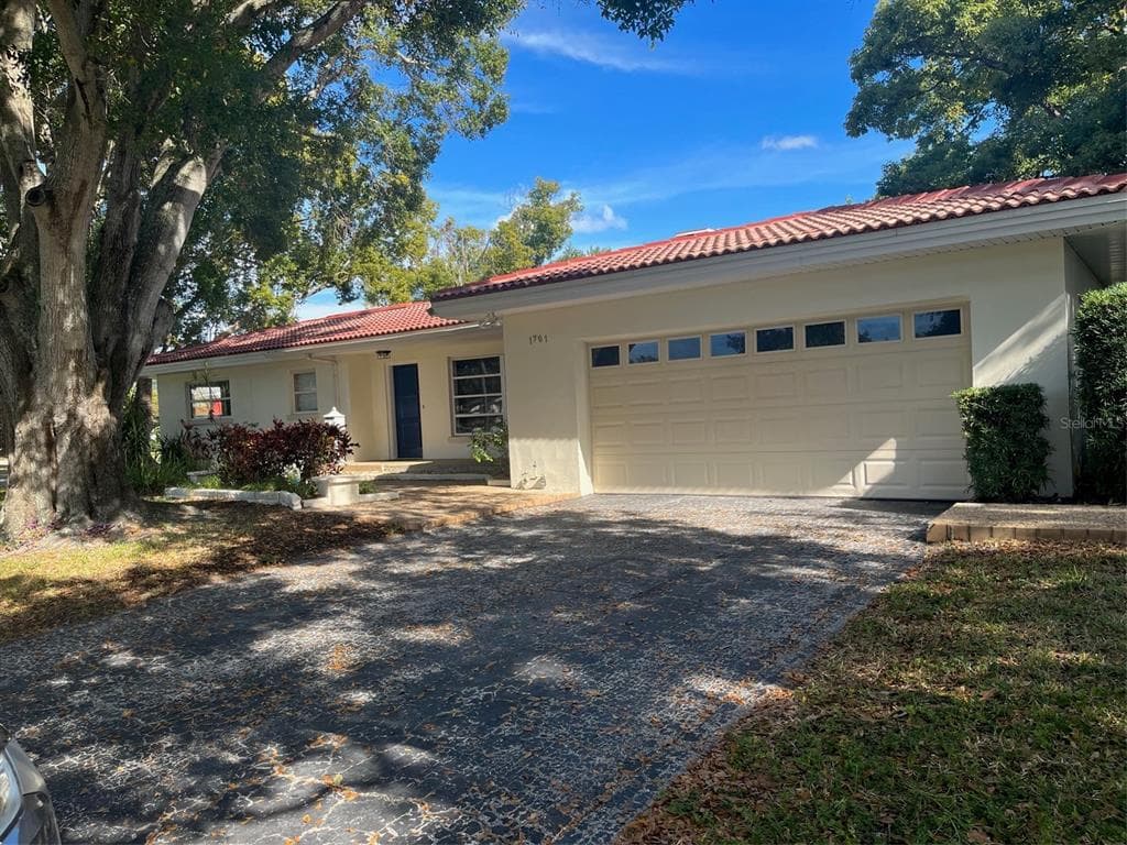 1701 LAURIE LANE BELLEAIR, FL 33756