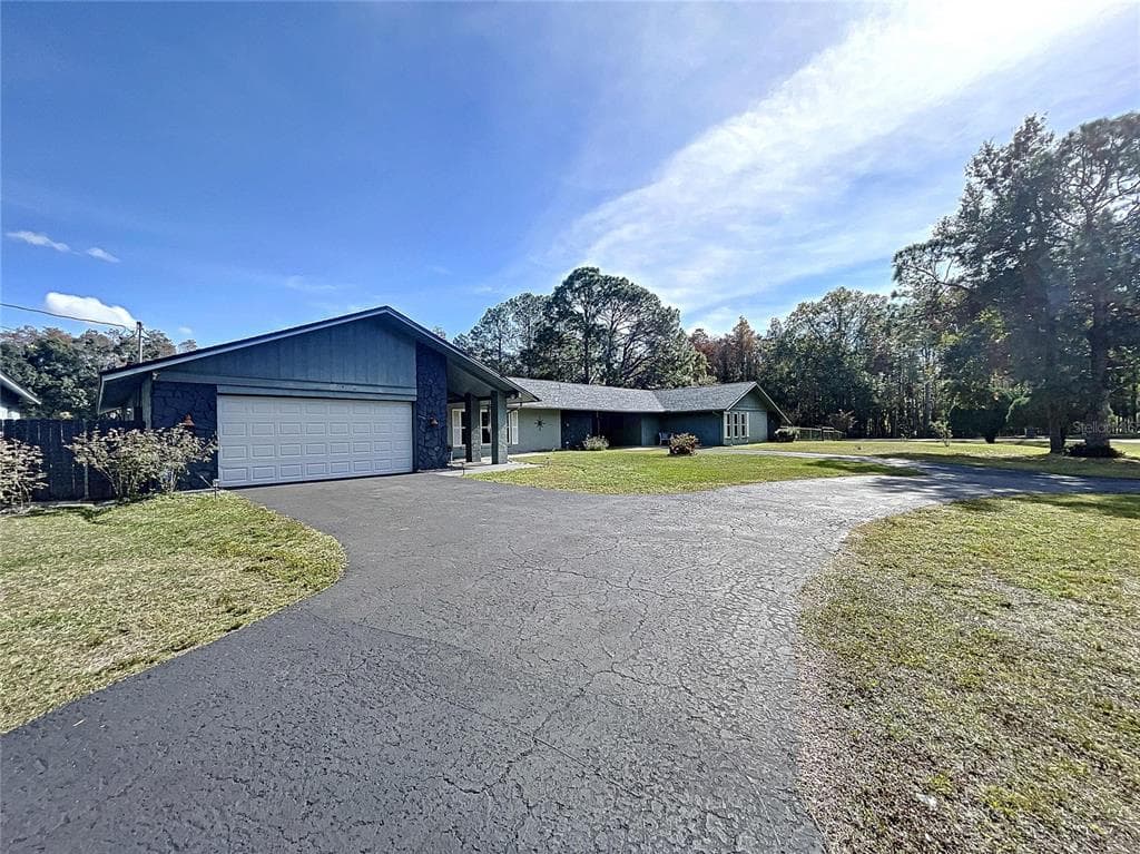 2400 COMMACK COURT NEW PORT RICHEY, FL 34655