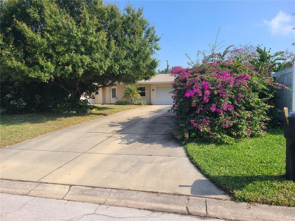 2221 LIMPET LANE LARGO, FL 33774
