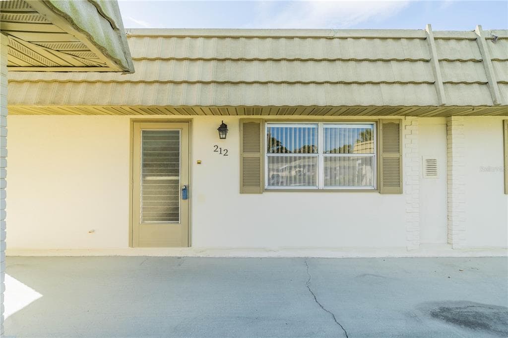101 CAMBRIDGE TRAIL UNIT 212 SUN CITY CENTER, FL 33573