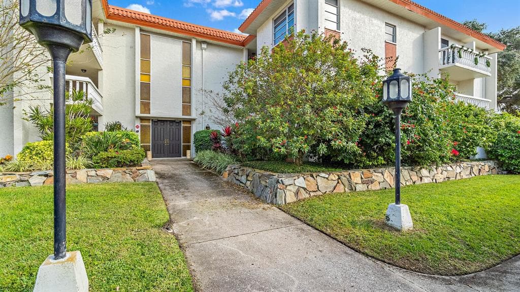1001 PEARCE DRIVE UNIT 302 CLEARWATER, FL 33764