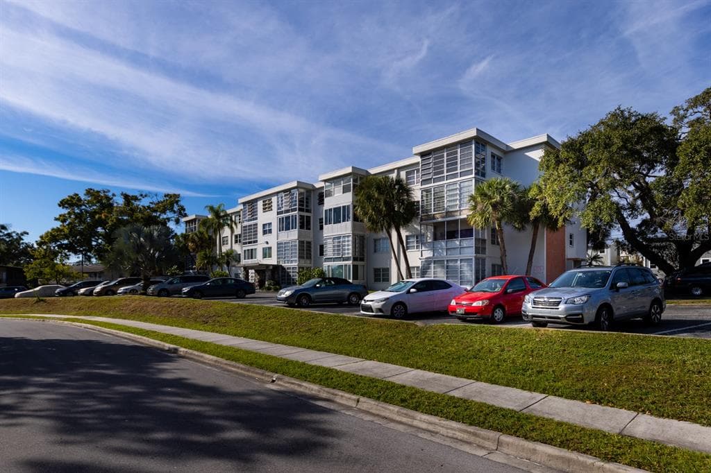 100 WAVERLY WAY UNIT 306 CLEARWATER, FL 33756