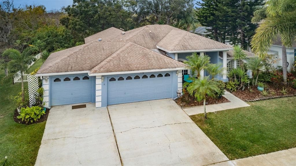 692 HIDDEN LAKE DRIVE TARPON SPRINGS, FL 34689