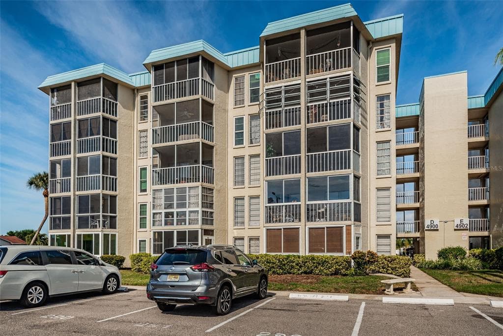 4900 38TH WAY S UNIT 503 ST PETERSBURG, FL 33711