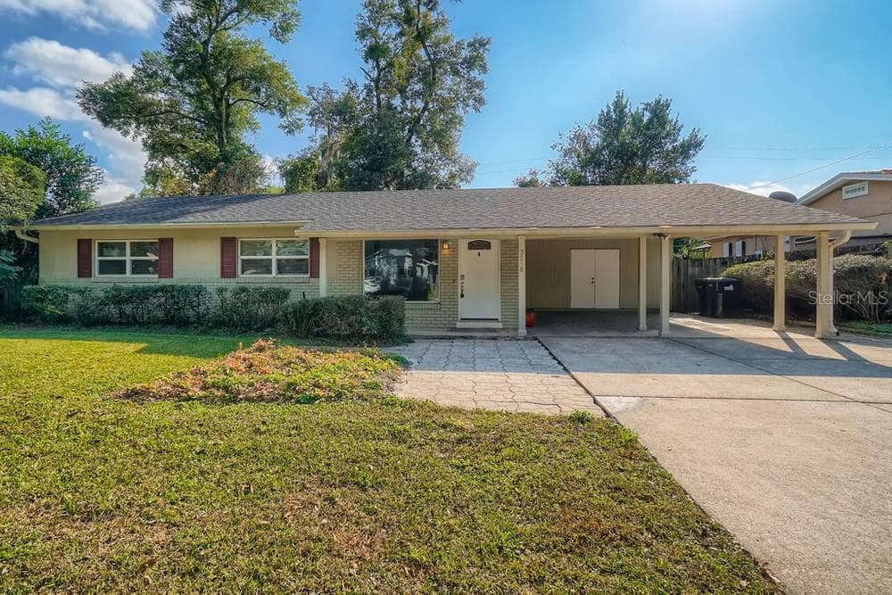 3218 E CRYSTAL LAKE AVENUE ORLANDO, FL 32806