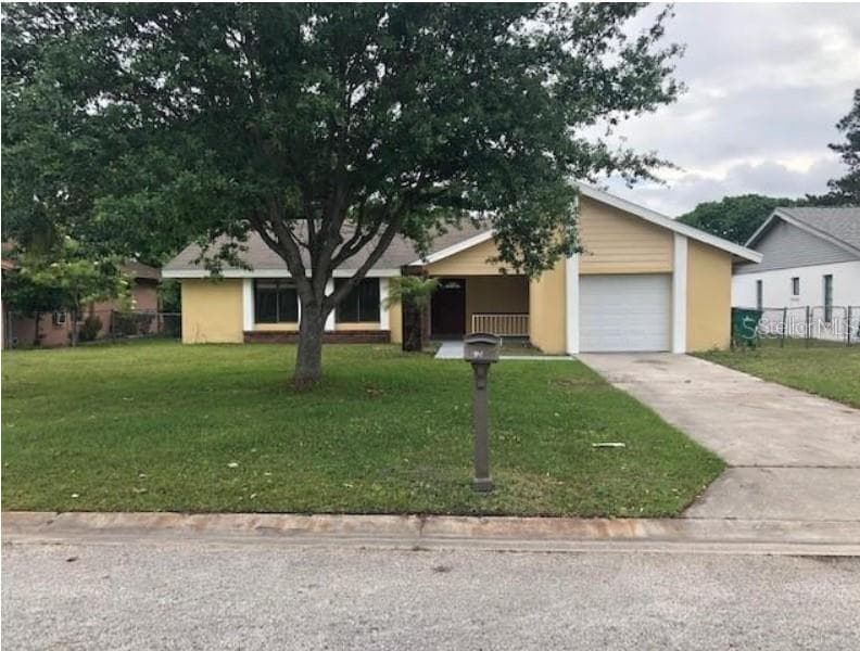 815 E FLAG LANE KISSIMMEE, FL 34759