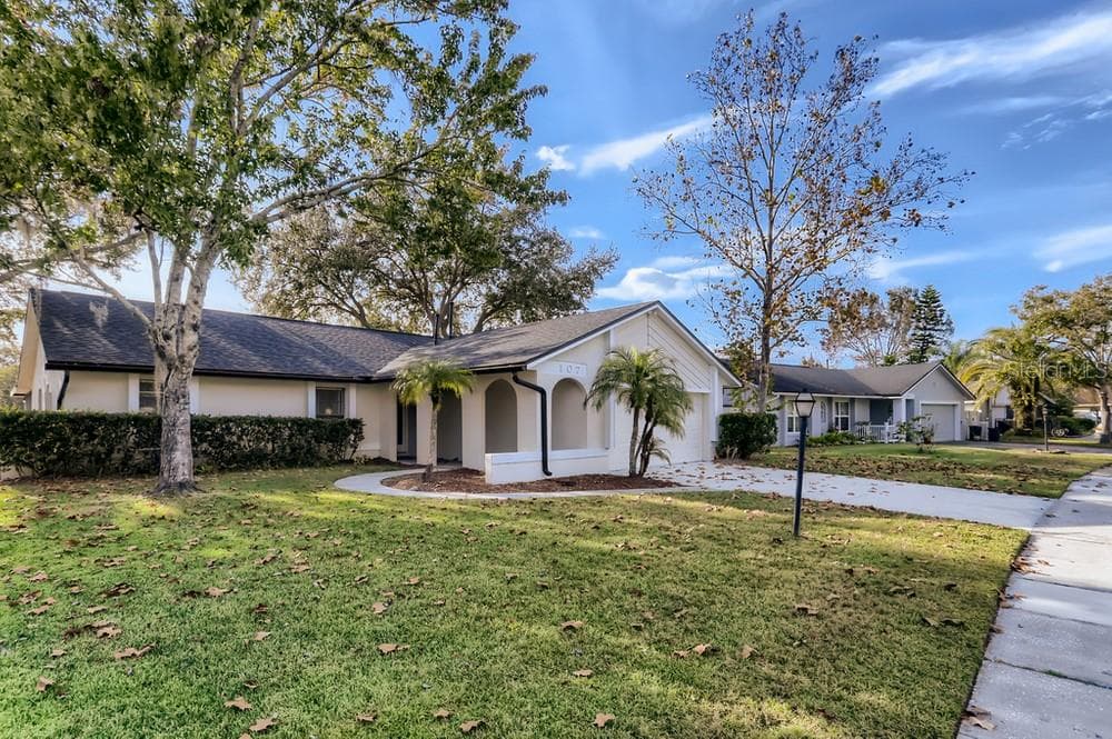 107 GULL COURT CASSELBERRY, FL 32707