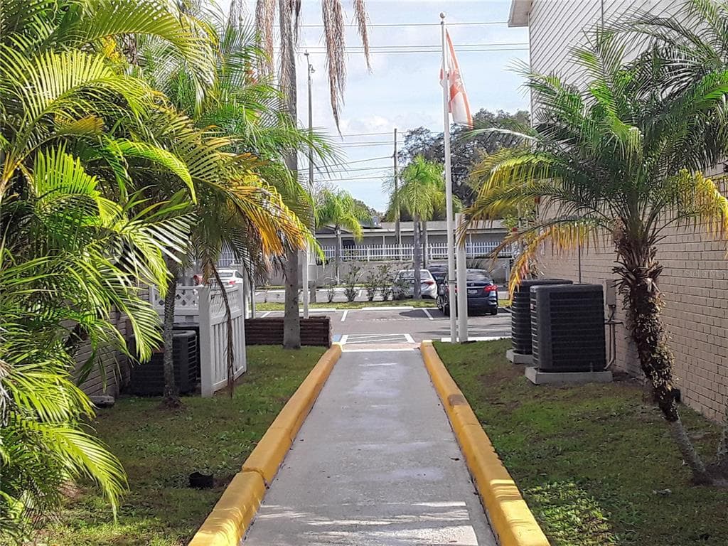 7210 N MANHATTAN AVENUE UNIT 123 TAMPA, FL 33614