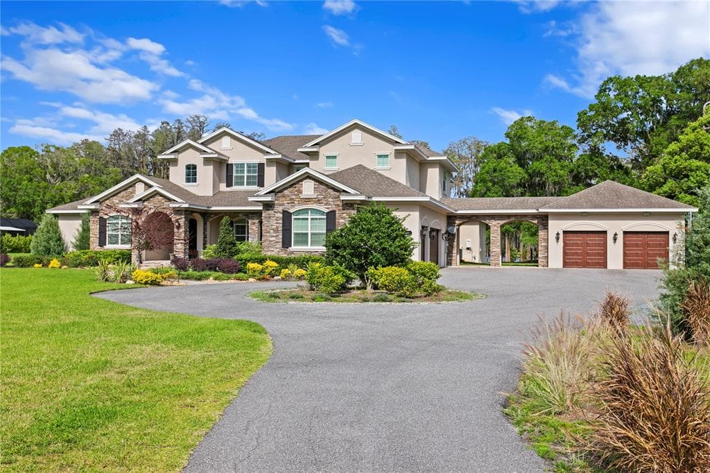 6332 WISTERIA LOOP