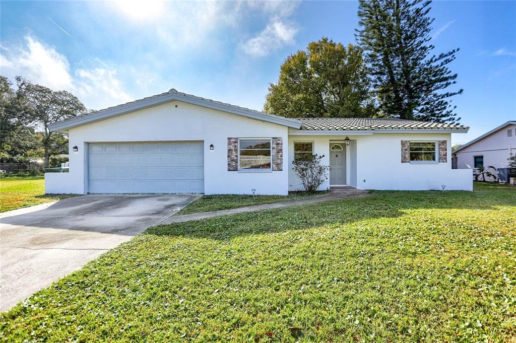2600 SUNNY BREEZE AVENUE LARGO, FL 33770