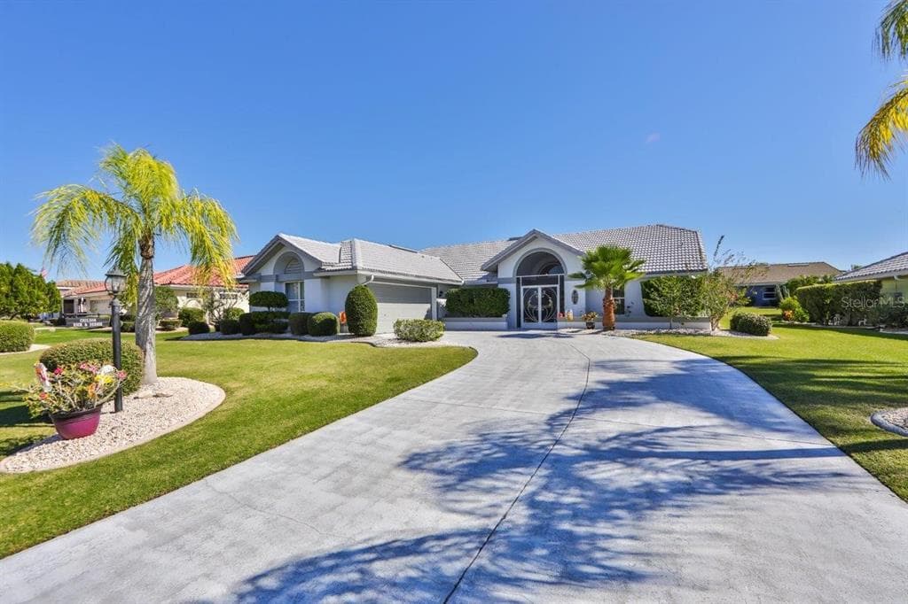 2044 BERRY ROBERTS DRIVE SUN CITY CENTER, FL 33573