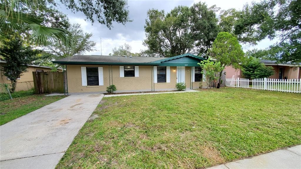 3205 DELRAY DRIVE TAMPA, FL 33619