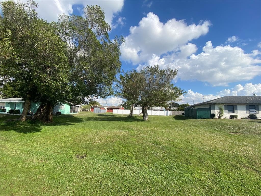 543 AZALEA DRIVE NW PORT CHARLOTTE, FL 33952