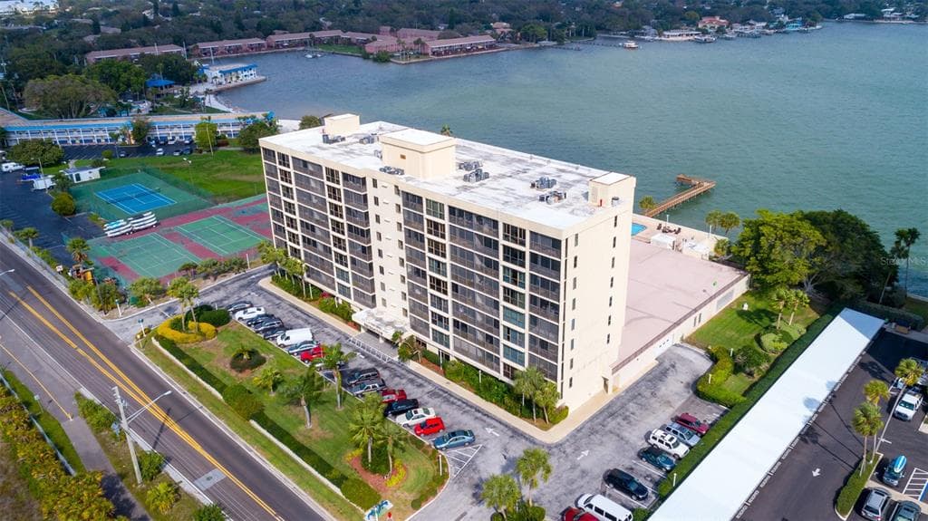 7100 SUNSHINE SKYWAY LANE S UNIT 302 ST PETERSBURG, FL 33711