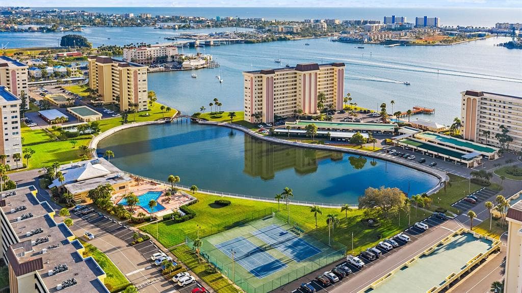 4525 COVE CIRCLE UNIT 403 ST PETERSBURG, FL 33708