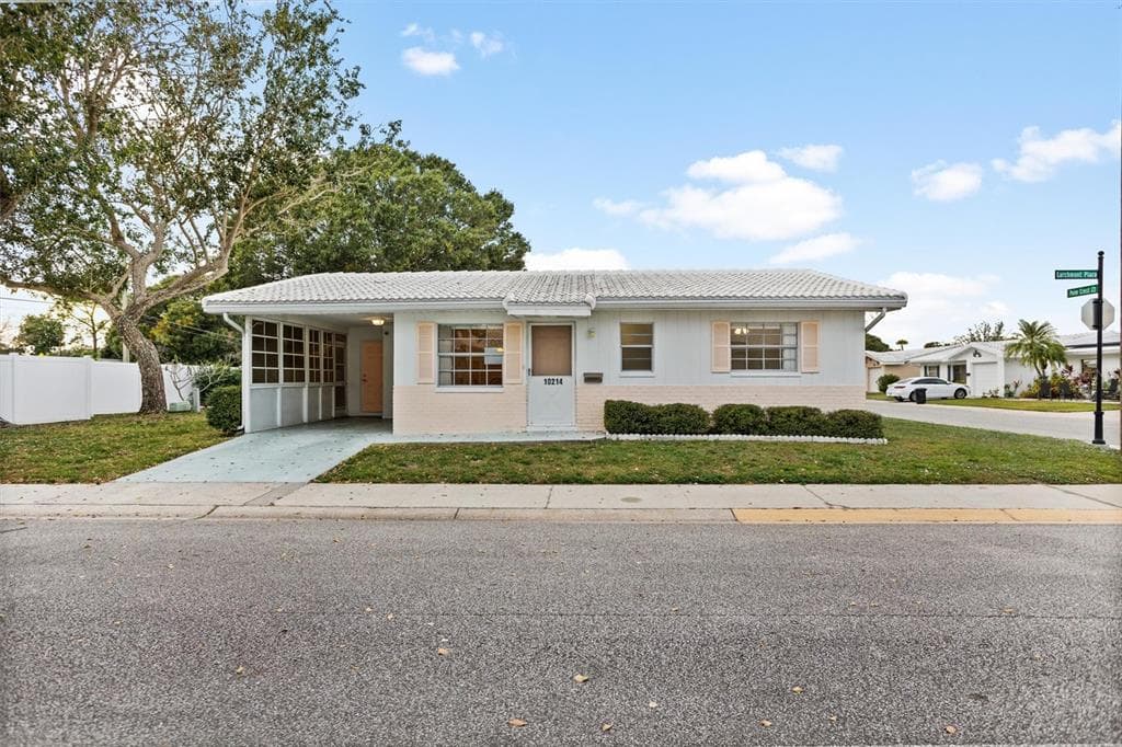 10214 LARCHMONT PLACE N UNIT 1 PINELLAS PARK, FL 33782