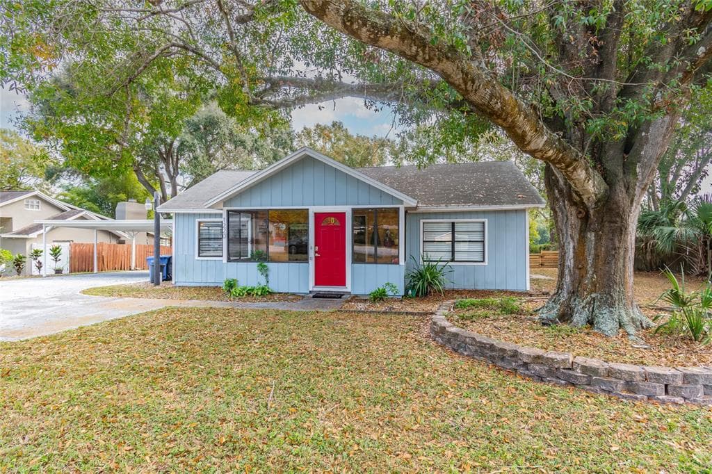 1220 N PINE LAKE DRIVE TAMPA, FL 33612