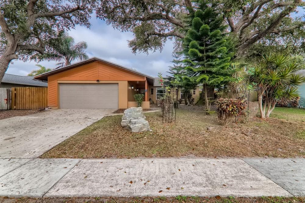 13541 DEL PRADO DRIVE S LARGO, FL 33774