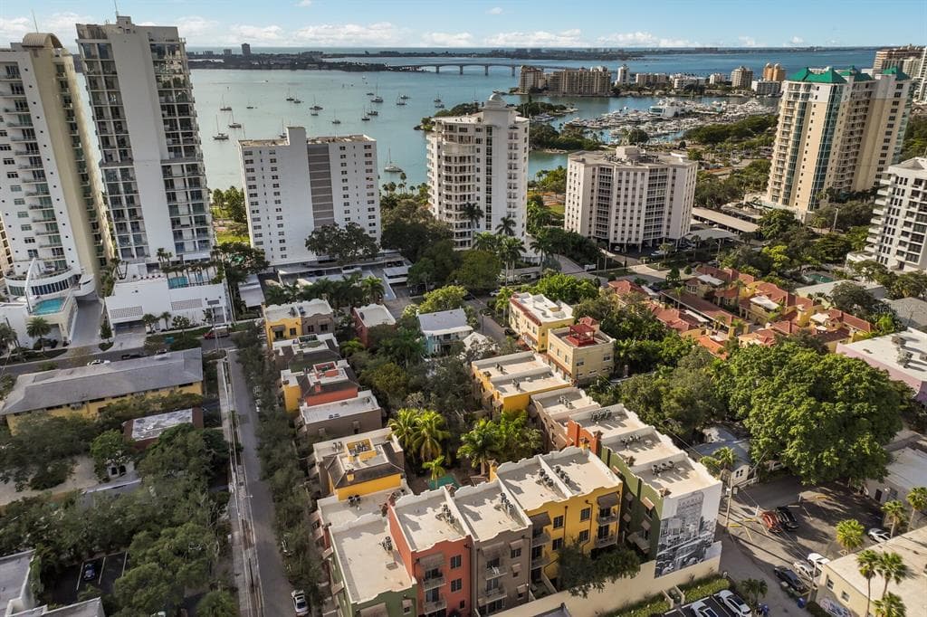 1526 SELBY LANE UNIT 2 SARASOTA, FL 34236