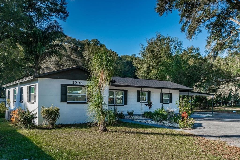 1006 N PARSONS AVENUE SEFFNER, FL 33584
