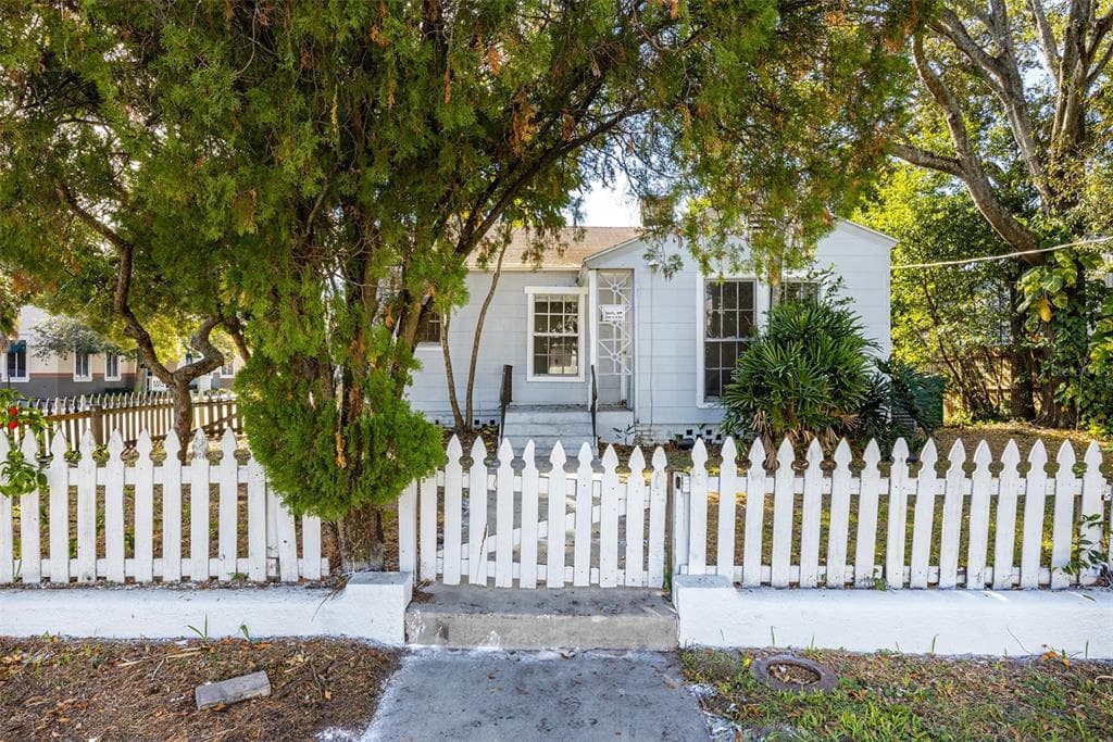 2402 W NORTH B STREET TAMPA, FL 33609