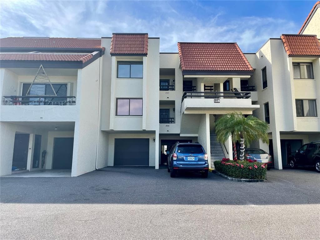 128 1ST STREET E UNIT 103 TIERRA VERDE, FL 33715