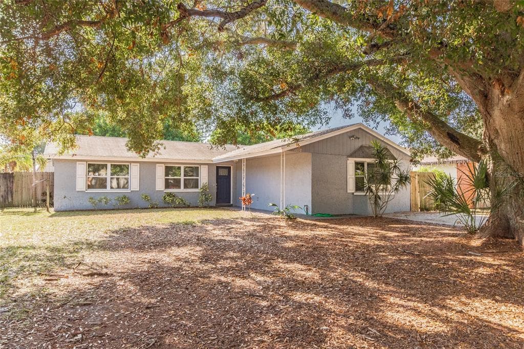 1090 16TH AVENUE SW