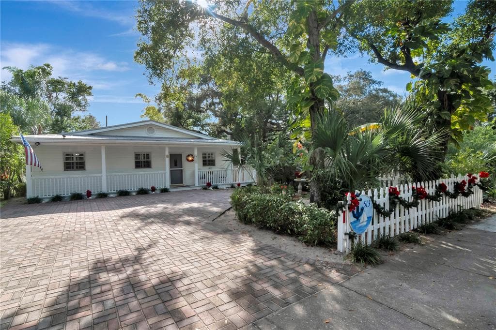 513 CRYSTAL BEACH AVENUE CRYSTAL BEACH, FL 34681
