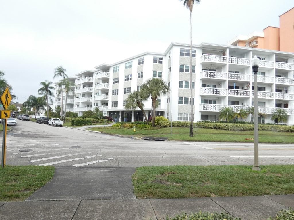 1100 N SHORE DRIVE NE UNIT 509 ST PETERSBURG, FL 33701