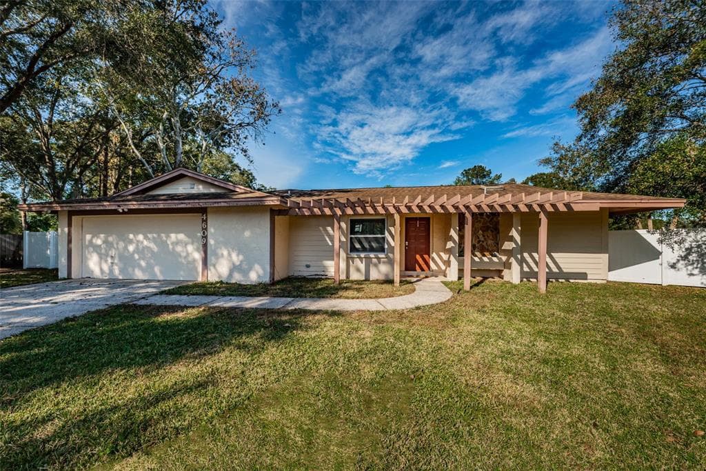 4609 FARMHOUSE DRIVE TAMPA, FL 33624
