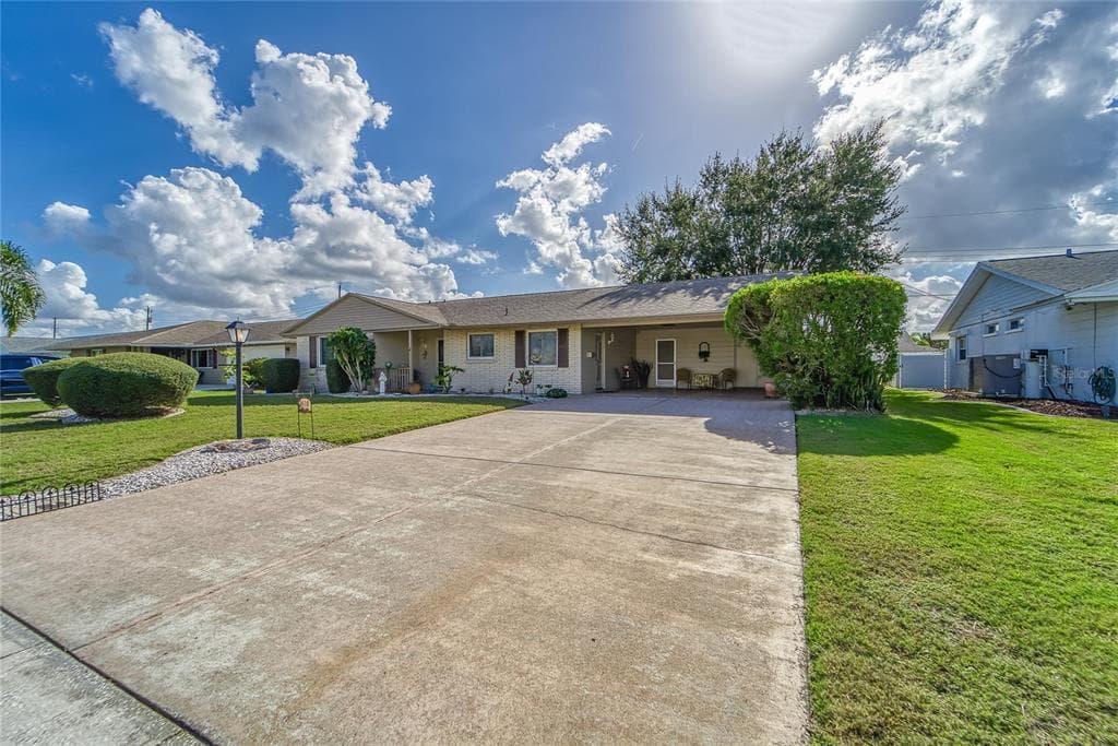 610 OAKMONT AVENUE SUN CITY CENTER, FL 33573