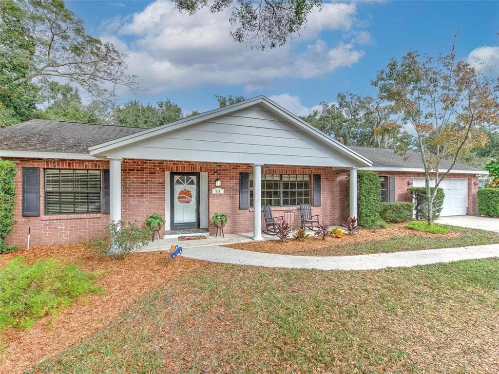 610 GREENBRIAR DRIVE BRANDON, FL 33511