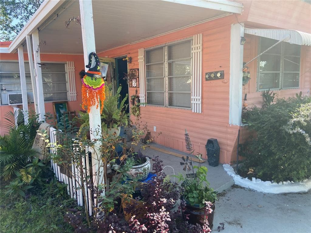 1820 HESS DRIVE HOLIDAY, FL 34691