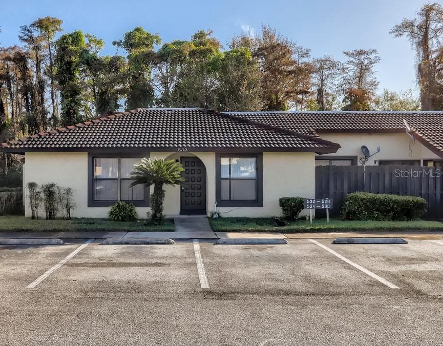 532 HUNTER CIRCLE KISSIMMEE, FL 34758