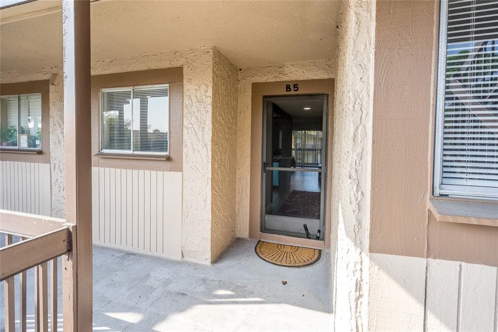 6338 NEWTOWN CIRCLE UNIT 38B5 TAMPA, FL 33615