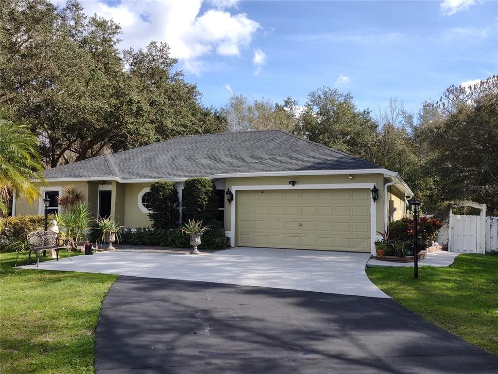 214 TIFFANY COURT KISSIMMEE, FL 34758