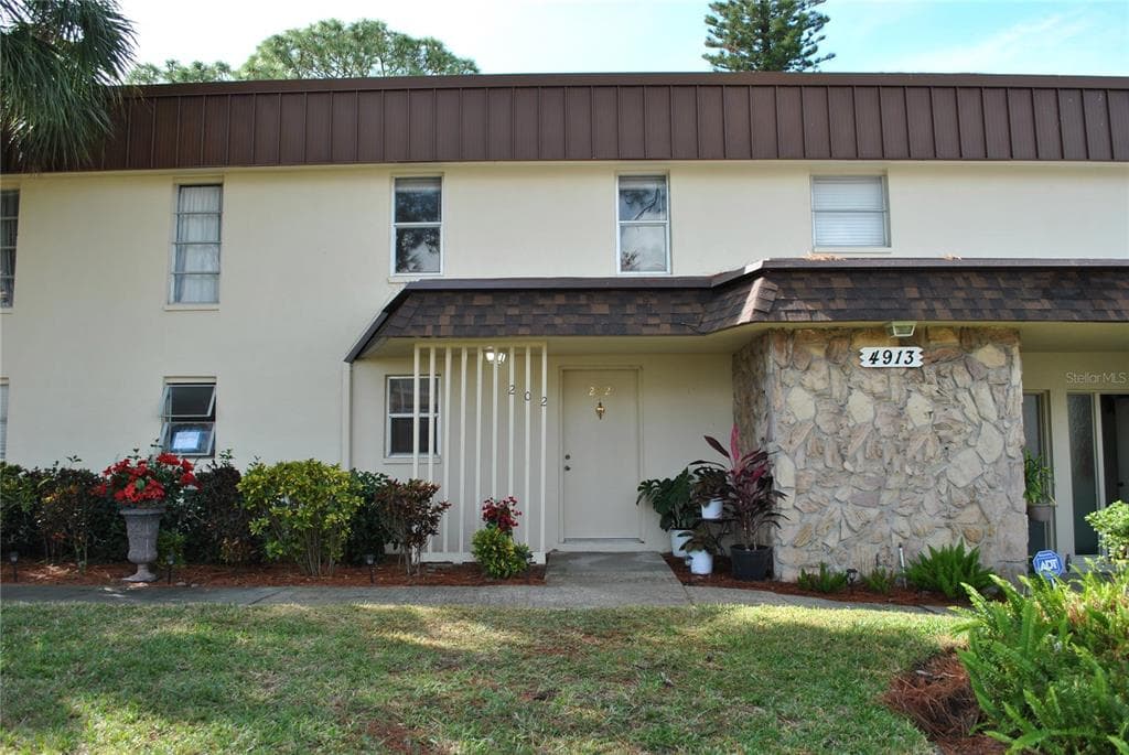 4913 38TH WAY S UNIT 202B ST PETERSBURG, FL 33711