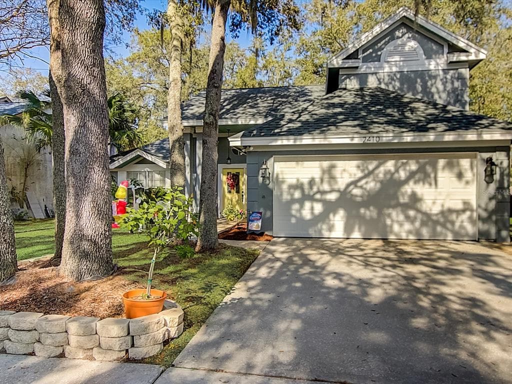2410 KENWICK DRIVE VALRICO, FL 33596