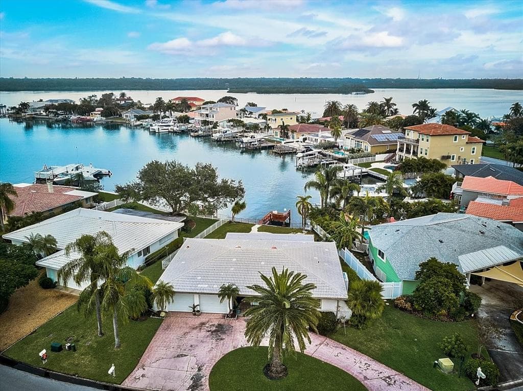 17325 ROSA LEE WAY NORTH REDINGTON BEACH, FL 33708
