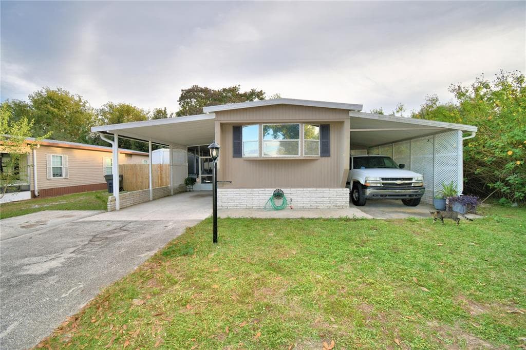 206 CALOOSA LAKE CIRCLE N LAKE WALES, FL 33859