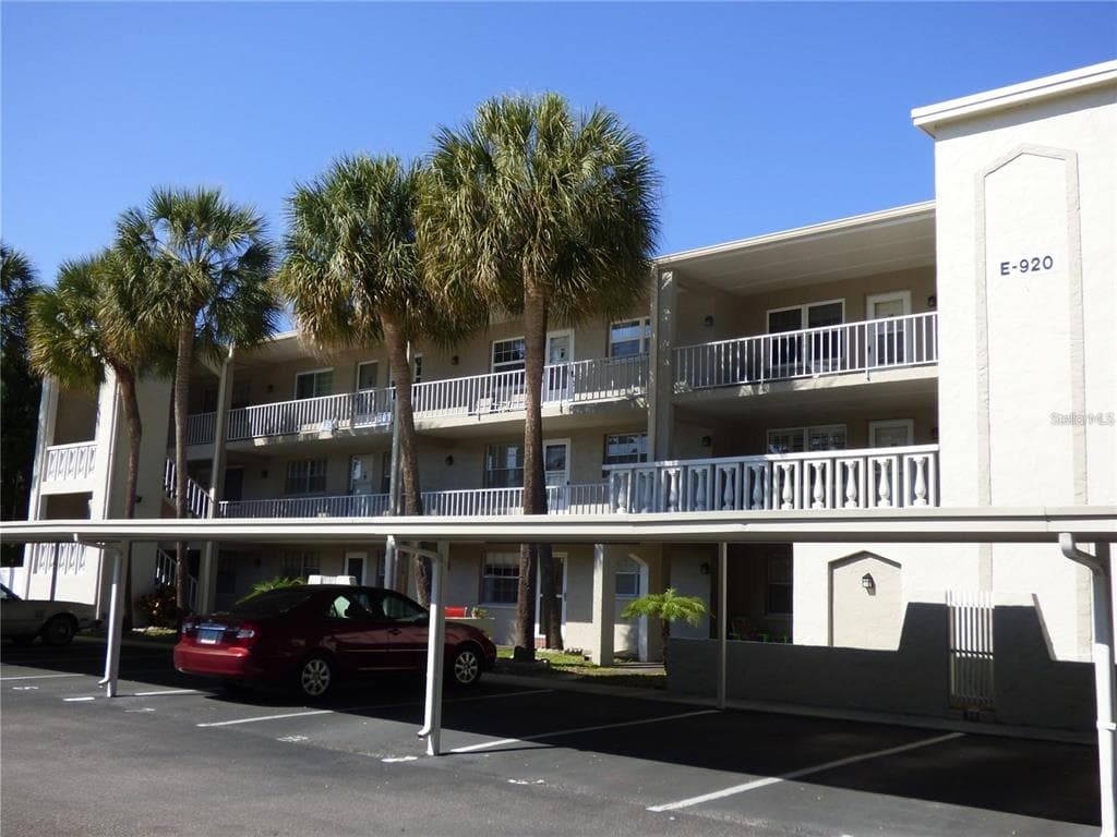 920 VIRGINIA STREET UNIT 305 DUNEDIN, FL 34698