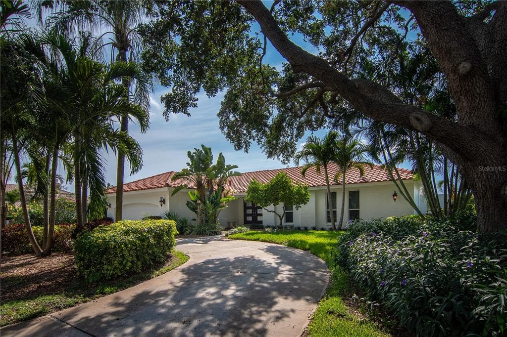1985 CAROLINA AVENUE NE ST PETERSBURG, FL 33703