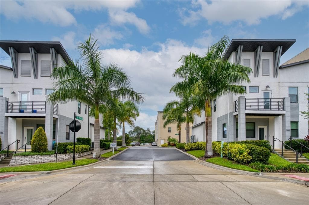 1240 25TH STREET N UNIT 10 ST PETERSBURG, FL 33713