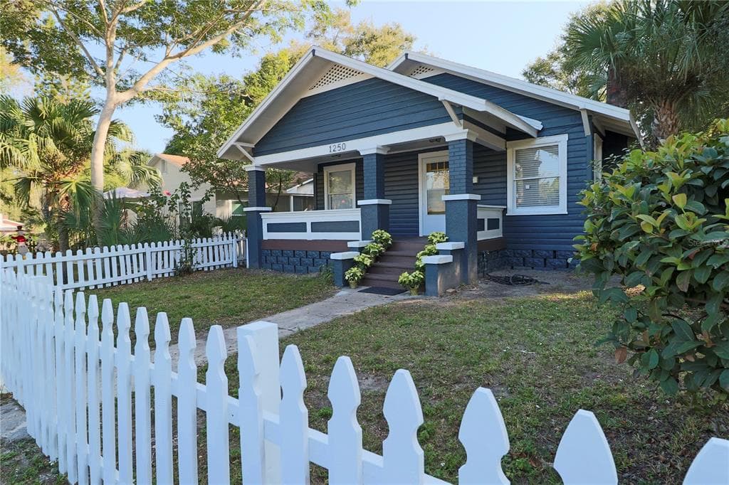 1250 8TH AVENUE S ST PETERSBURG, FL 33705